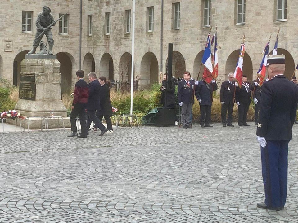 Niveau 3eme Ceremonie de la commemoration Les 21 1 1124053473059281 - Accueil